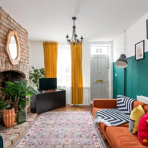 https://pass-the-keys-gorgeous-terrace-near-bishy-road.yorkshirehotels.net