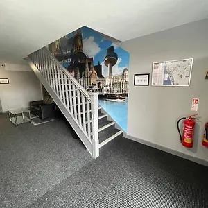 Apartment Hosted By Ryan - 2 Bedroom, Liverpool