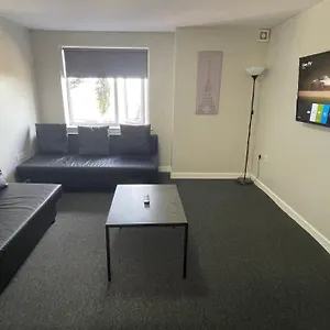 Apartment Hosted By Ryan - 2 Bedroom, Liverpool