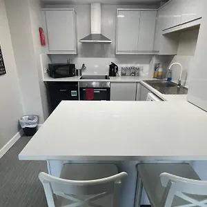 Apartment Hosted By Ryan - 2 Bedroom, Liverpool