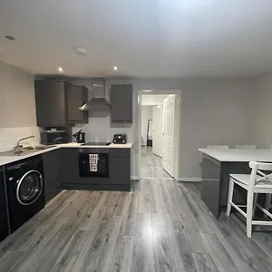 Apartment Hosted By Ryan - 2 Bedroom, Liverpool