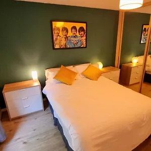 Apartment Cosy 2br Modern With Free Parking, Liverpool
