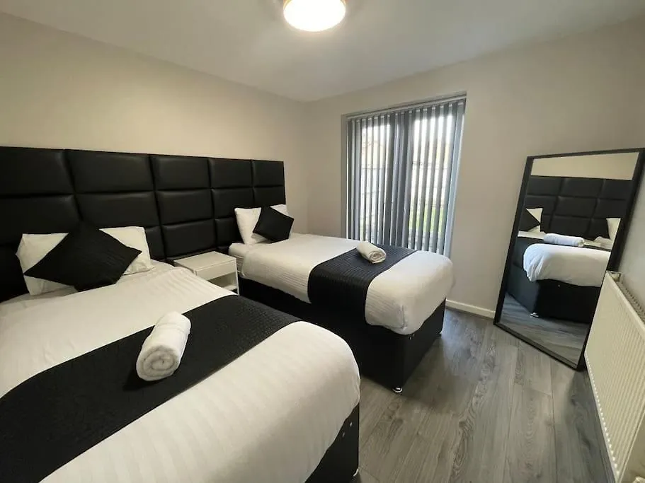 Hosted By Ryan - 2 Bedroom Apartment Liverpool